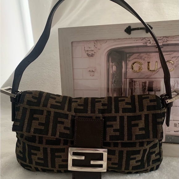 FENDI ZUCCA BROWN/TOBACCO CANVAS BAGUETTE…EUC RARELY USED!!👜👜 - Picture 4 of 11